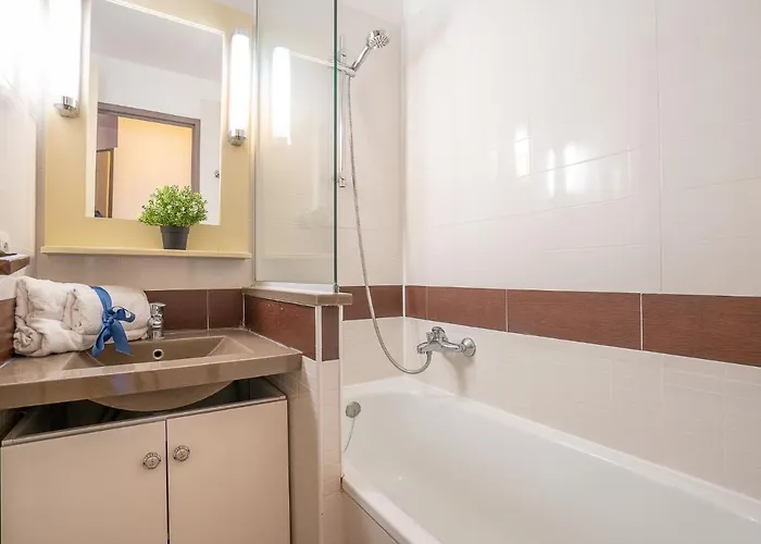 L'esquinade - P3 115 By Interhome * Сен-Рафаэль